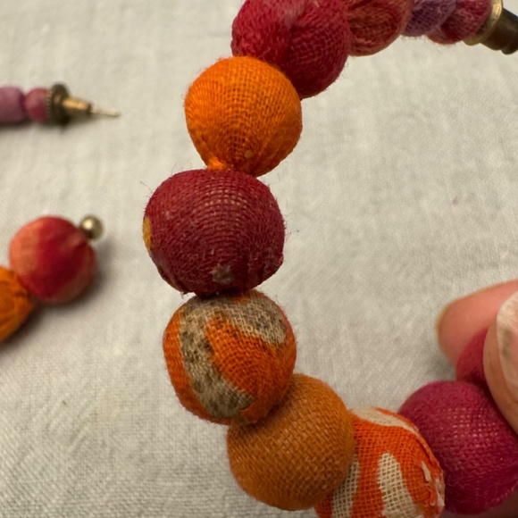 Cute Indian cloth bead earrings, never worn - Picture 4 of 4